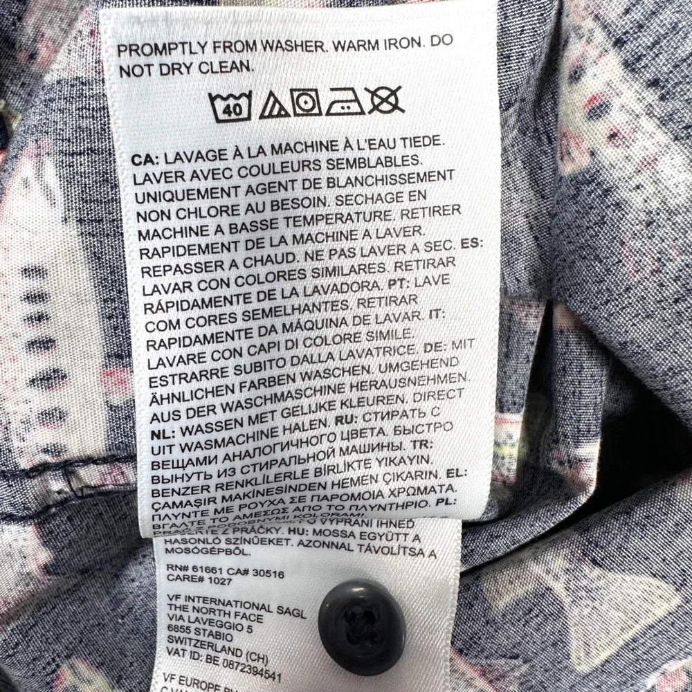 The North Face Button Up Shirt Mens Small Navy/Black Fish Print Short Sleeve